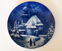 Régi porcelán tányér falidísz téli táj havas templomos fali tányér kék dísztányér 19.5 cm