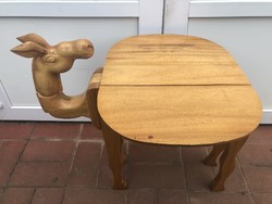 Camel. Table.
