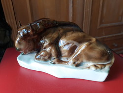 Zsolnay - Fekvő bika, porcelánfigura eredeti pecséttel