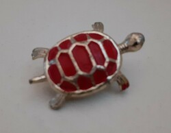Fire enamel small turtle brooch pin in nice condition