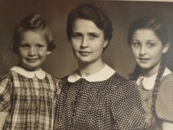 Régi fotó hölgy kislányok csoportkép vintage női fénykép