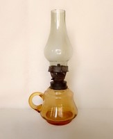 Antik régi kicsi virrasztó petróleum lámpa borostyán sárga öntött üveg füles test 1870 körül