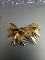 Gilded brooch (bow)