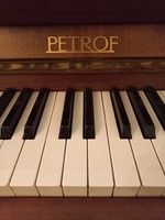 PETROF zongora (pianínó)