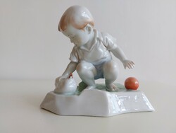 Régi Zsolnay Sinkó porcelán kisfiú fehér tyúkkal labdával