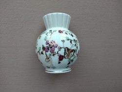 Zsolnay virágos-lepkés fodros szélű váza
