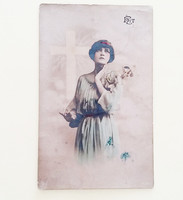 Régi képeslap 1920 körül nő virággal kereszttel levelezőlap