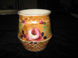 Bécsi emlék csésze ,  bécsi rózsa dekorral  ,alul pikkelyes  mlmta   9 x 9,5 cm