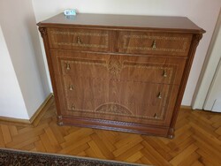 Classic chest of drawers in excellent condition
