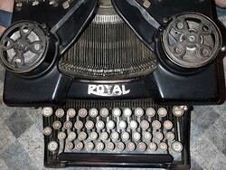 Felújított régi Royal  írógép