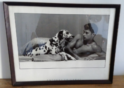 Anthony Crickmay  (1937-2020), fotóművész képe : Ember &kutya 1989.  plakát,üvegezett keretben