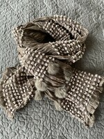 Special wrinkled scarf with pom poms, bouclé weave 36x190cm