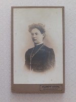 Antik női fotó Kumpf Antal fotográfus Magyaróvár 1910 régi műtermi fénykép kartonfotó