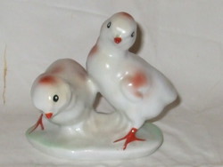 GYÖNYÖRÜ PORCELÁN JELZETT  KIS CSIRKÉK. ELADÓ!