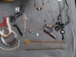 Necklaces-necklaces 21 pieces in one in good condition!