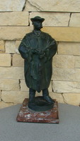 Pipáját tömő