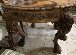 Dúsan faragott barokk asztal