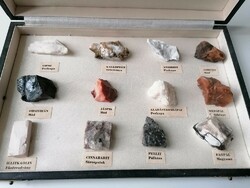 Régi magyar mádi ásvány és kőzet gyűjtemény, eredeti dobozban