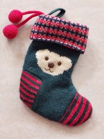 Karácsonyi kandalló zokni macis kötött bojtos ajándéktartó