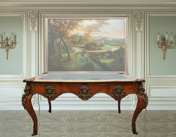 Gazdagon díszített 3 fiókos XV. Lajos stílusú, 1900. századfordulós íróasztal ELADÓ / BÉRELHETŐ