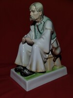 Zsolnay nagyméretű szalonnázó paraszt porcelán figura I.