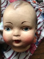 Retro porcelán baba fej. XX. szd. második fele.Kis hajszálrepedéssel.15 cm magas körmérete: 30 cm