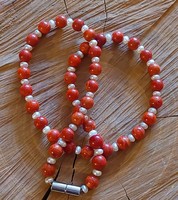 Beautiful sponge coral, genuine pearl necklace with magnetic clasp