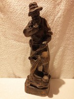 "Az öreg favágó pipázva megpihen", Fafaragás, fából faragott figura, szobor, dekoráció.
