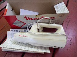 Regi kitchen tool: moulinex electric bread slicer in new condition, with 2 blades