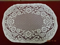 Oval lace tablecloth, machine work, size: 52 x 39 cm. He has! Jokai.