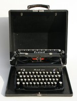 Everest Mod 90 írógép hordozótáskában az 1940-es évekből, magyar billentyűzettel. Gyűjtöknek!