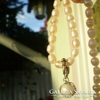 LEÁRAZVA, Valódi tenyésztett-gyöngy nyaklánc, forrasztott medállal