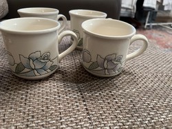 4 Bilton English cups in good condition, with a cozy floral pattern