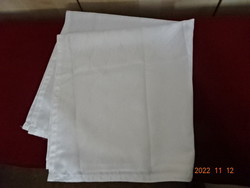 White tablecloth, 80% cotton, used once. He has! Jokai.