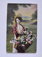 Régi képeslap fotó levelezőlap hölgy virágkosárral