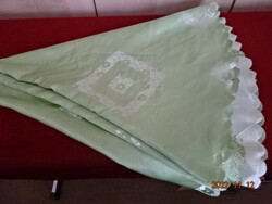 Round green tablecloth, silk-like, machine pattern. He has! Jokai.