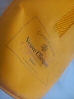 Veuve Clicquot francia pezsgős, -hűteni képes- termo, ajándék tasak fülekkel