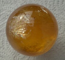 Természetes arany kalcit gömb, átmérő 47 mm