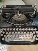 Nauman Erika írógép