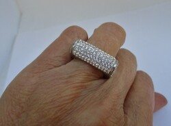 Nagyon szép ezüst gyűrű fehér kövekkel