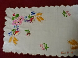 Embroidered tablecloth on cotton canvas from the 60s. He has! Jokai.