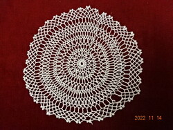 Crochet tablecloth from the 50s, diameter 19 cm. He has! Jokai.