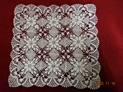 Crochet tablecloth from the 50s, size: 32 x 32 cm. He has! Jokai.