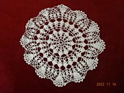 Crochet tablecloth from the 50s, diameter 23 cm. He has! Jokai.