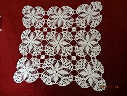 Crochet tablecloth from the 50s, size: 35 x 35 cm. He has! Jokai.