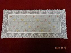 Hand-embroidered tablecloth, crocheted edge. Size: 40 x 19 cm. He has! Jokai.