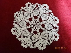 Crochet tablecloth from the 60s, diameter 17 cm. He has! Jokai.