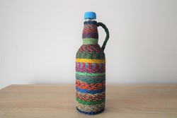 Régi színes fonott üveg demizson palack pálinkatartó bortartó kínáló - 25 cm