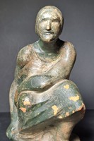 Crouching woman - terracotta statue - total height 19 cm