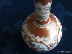 Japanese antique gold brocade Kutani Meiji vase made with refined artistic work